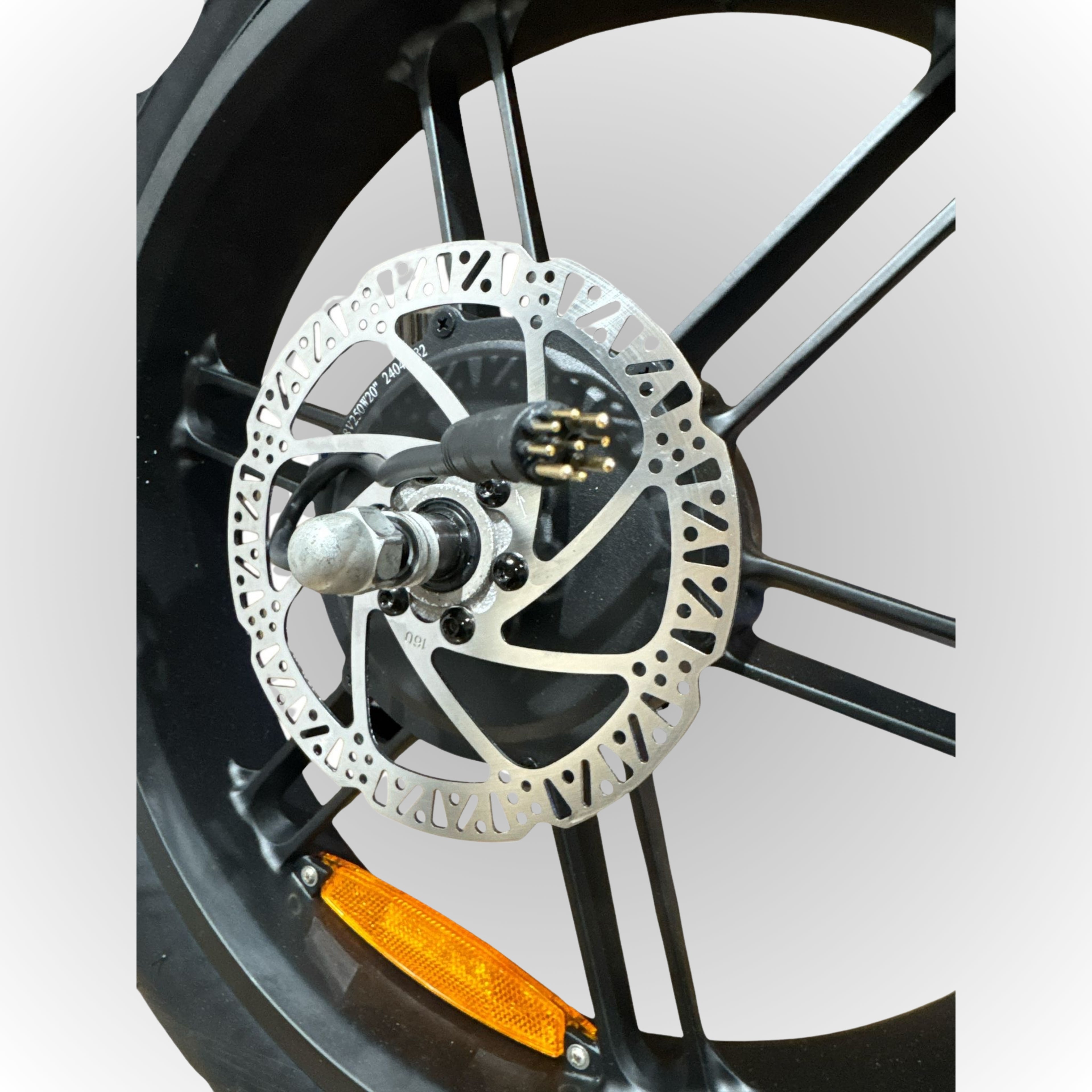 Complete achtervelg voor fatbike, 20 inch x 4.0, inclusief cassette, remschijf, en Kenda binnen- en buitenband, geschikt voor Ouxi V8 en Ouxi H9