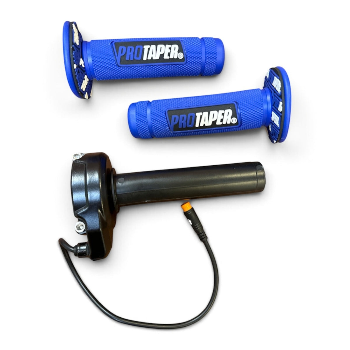 Pro Taper Gashendel Blauw – zijaanzicht met bijpassende grips voor GT2000 V8 V20